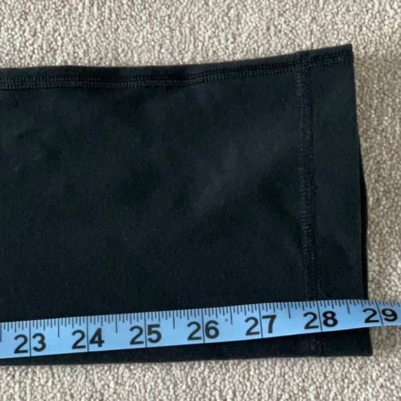 Lululemon size 6 black high rise pant - Picture 2 of 8
